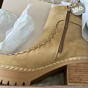 New MIA Sand Block Heel Chelsea Boot 8.5M